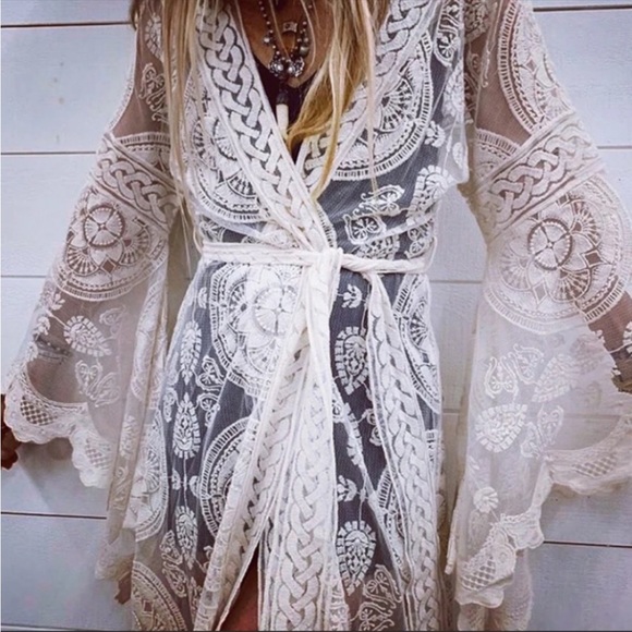 Other - New! White Bohemian Scallop Embroidered Duster Kimono